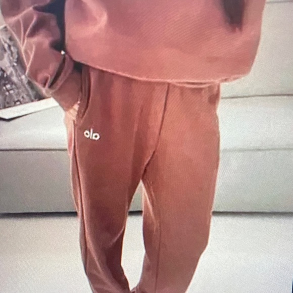 ALO Yoga Women's Crewneck Sweater and Jogger Set - Rust Brown Size S - Picture 4 of 4